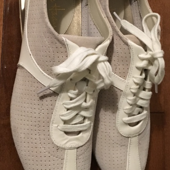 Cole Haan Air Bria II Palomino Suede  7.5 - Picture 3 of 8